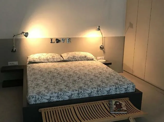 Street Flat Mini Apartma *